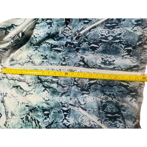 Chico's Zenergy Jacket Snake print blue. SZ 4 equivalent to 20/22 XXL Plus NWT - Picture 7 of 13